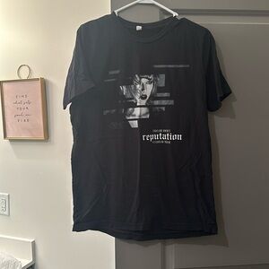 Taylor Swift Reputation Split Photo Dateback T-Shirt - L